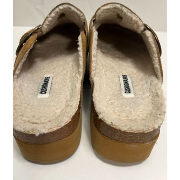 Cushionaire suede platform clog with faux shearling lining. Size 9. - Picture 4 of 8